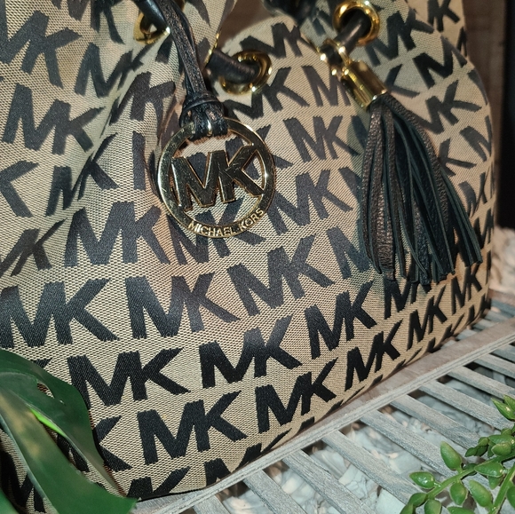 Michael Kors Purse in excellent condition - Picture 4 of 12
